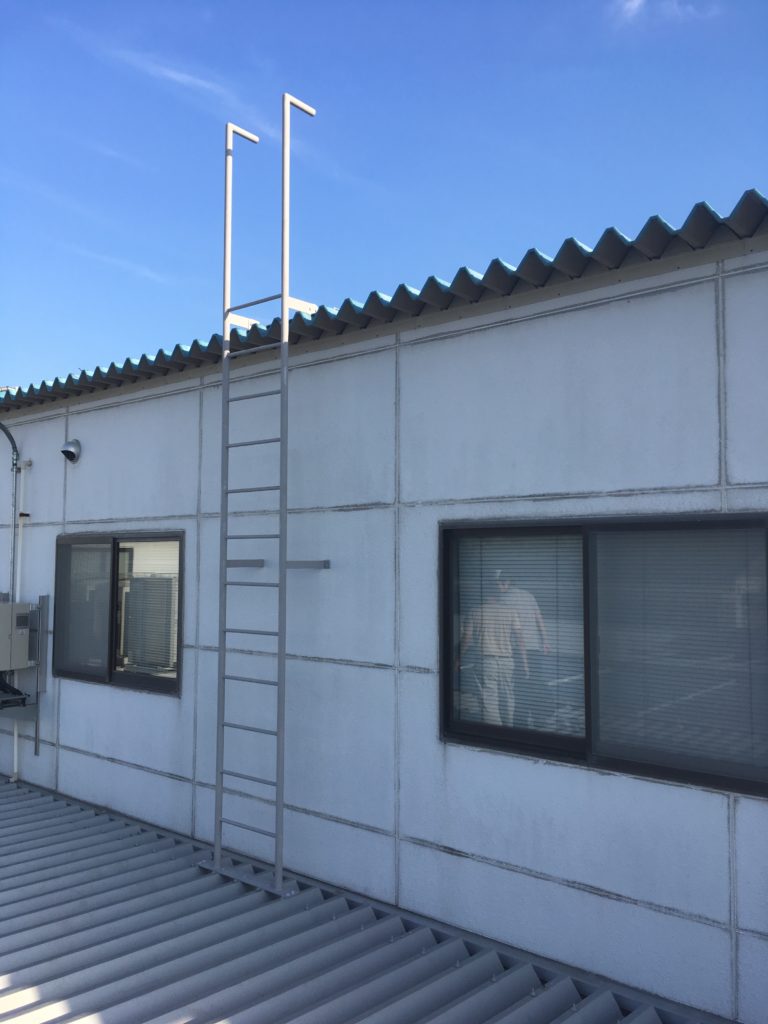 守口市 工場屋上タラップはしご製作取付 柿本工務店